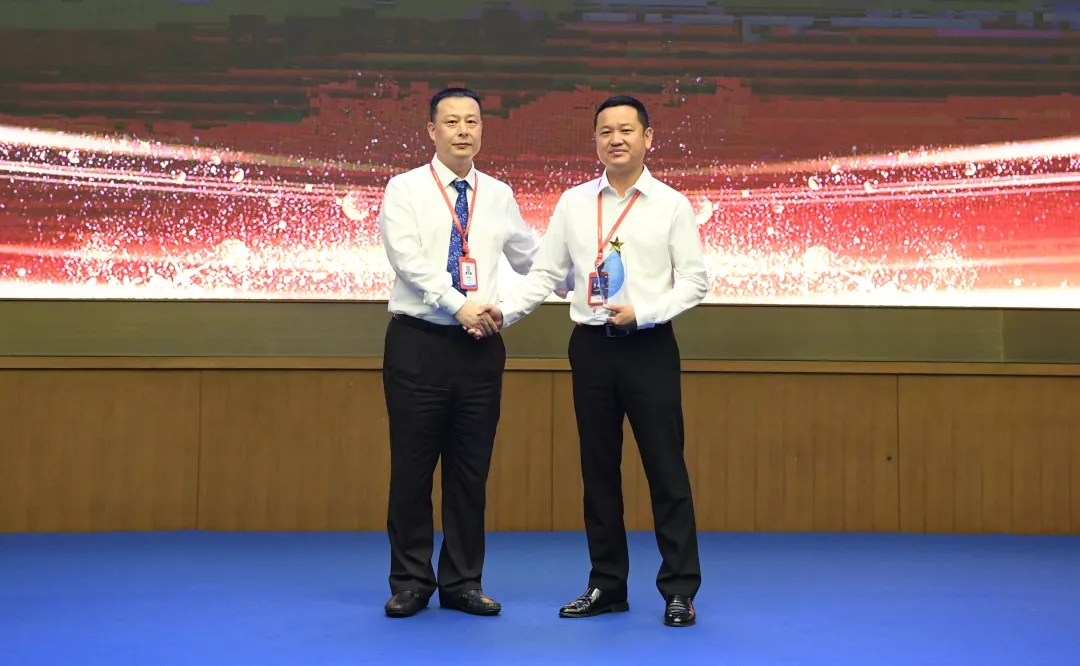 蔚藍(lán)人物03  東旭藍(lán)天盧恩理，用匠心打造精品工程